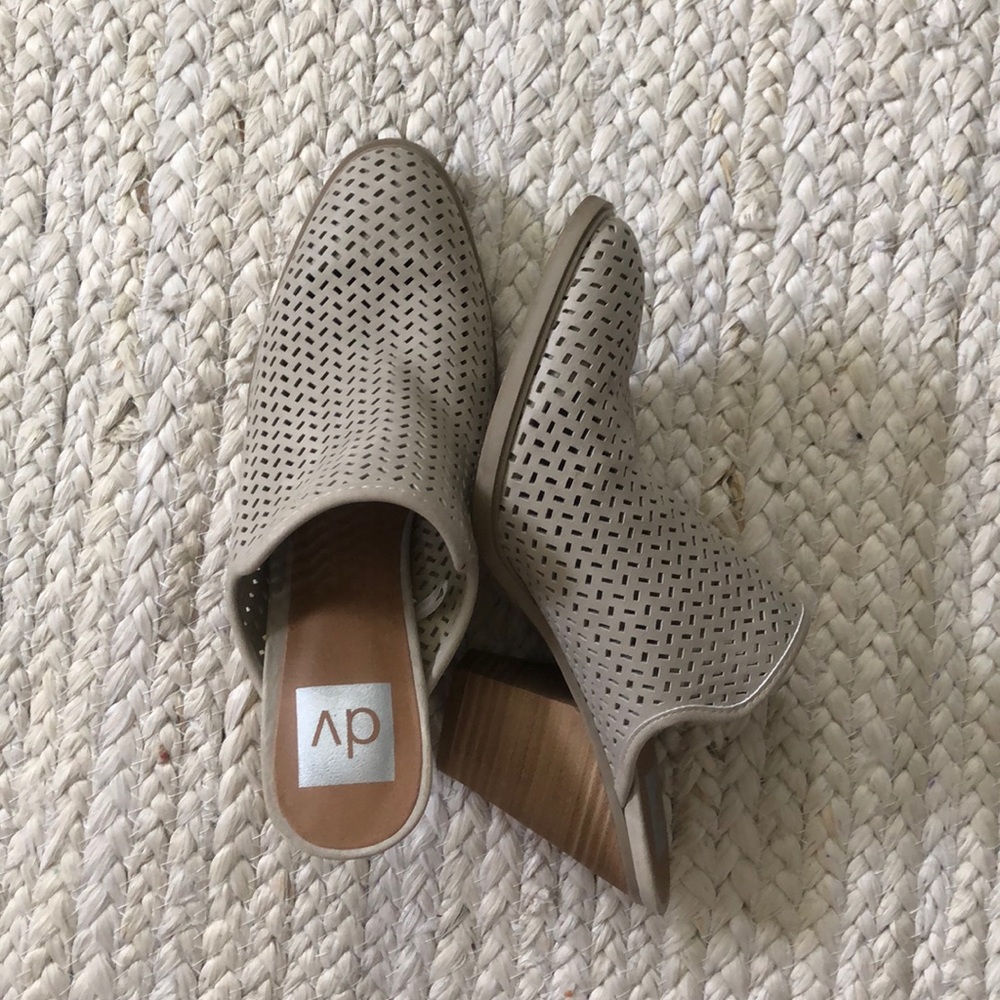 Dv nude mules slides size 7 EUC